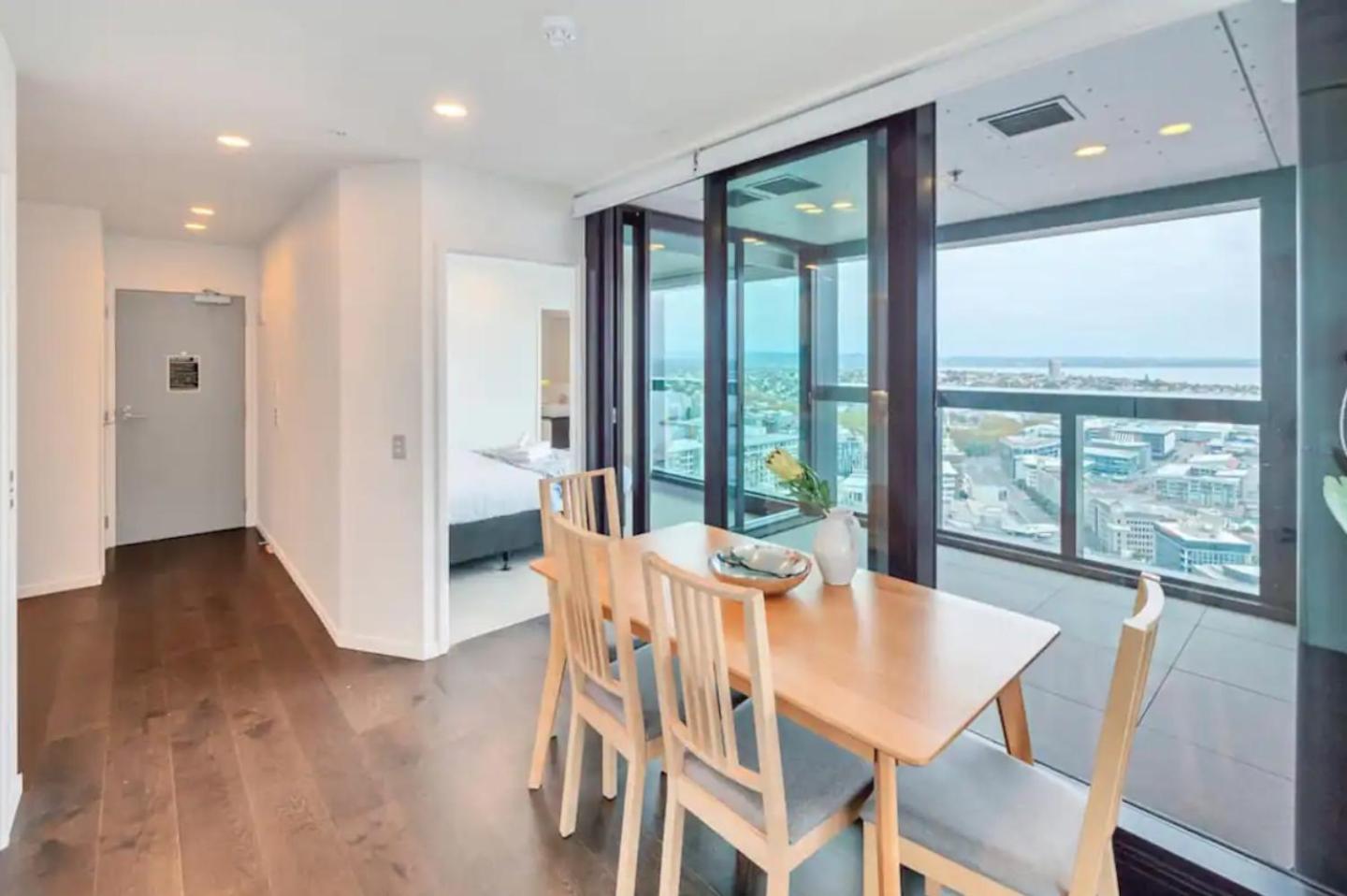 Top Floor Harbour View And Skytower View Apartment In Cbd Auckland Exterior foto